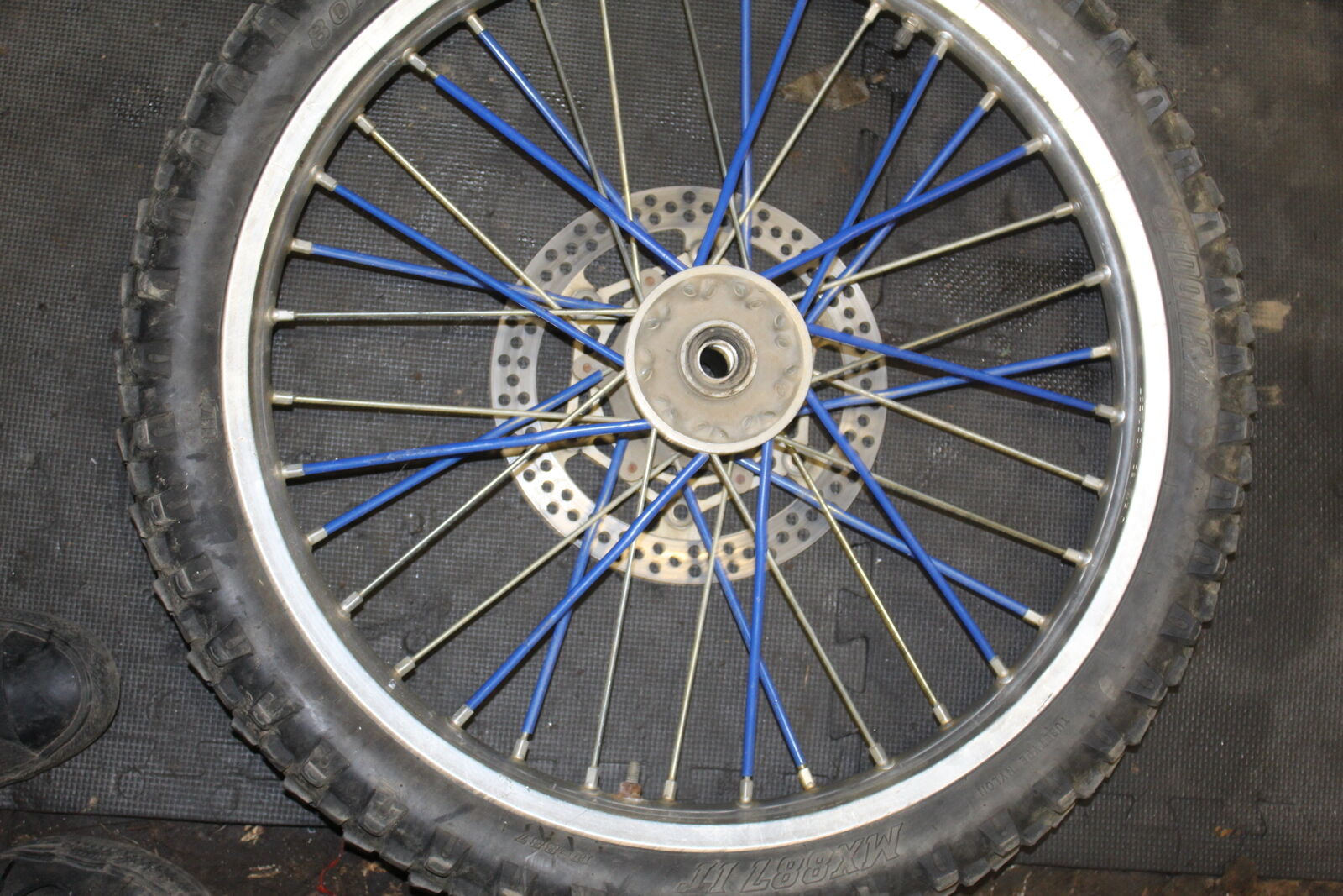 01-05 YAMAHA YZ250F YZ 250F FRONT WHEEL RIM AXLE TIRE