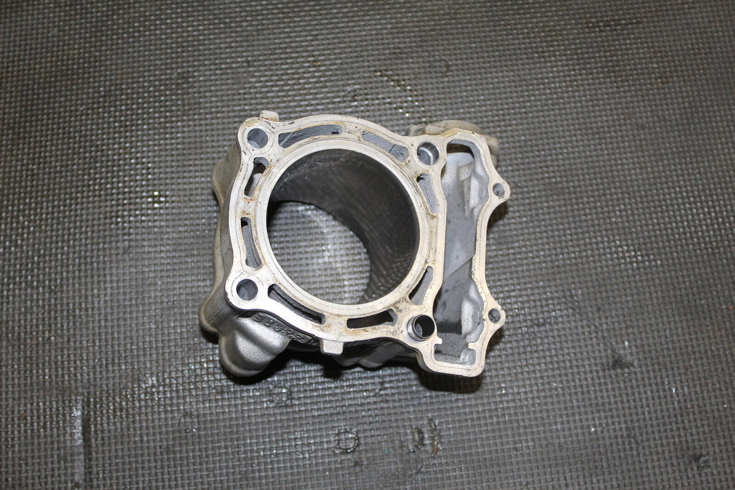 01-05 YAMAHA YZ250F YZ 250F ENGINE MOTOR CYLINDERS BLOCK JUG