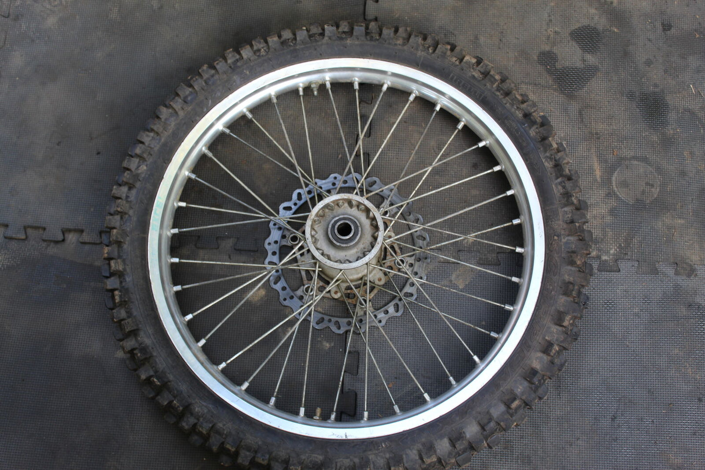 06-09 YAMAHA YZ250F FRONT WHEEL RIM AXLE TIRE PIRELLI NICE RIDEABLE 