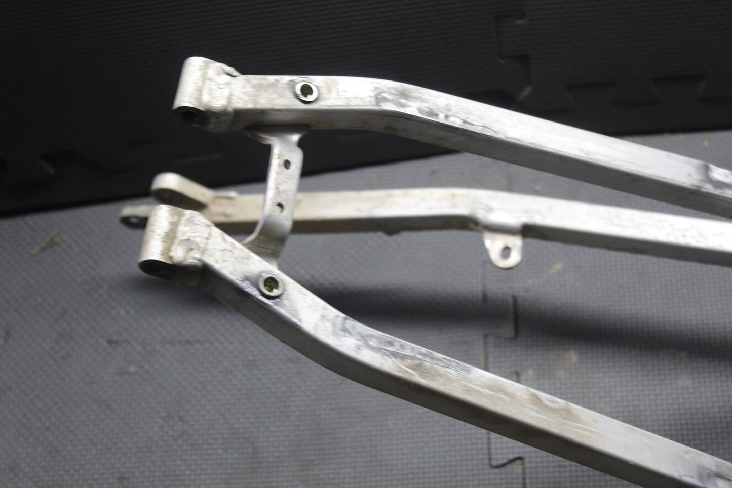 03-05 YAMAHA YZ450F REAR BACK SUB FRAME SUBFRAME