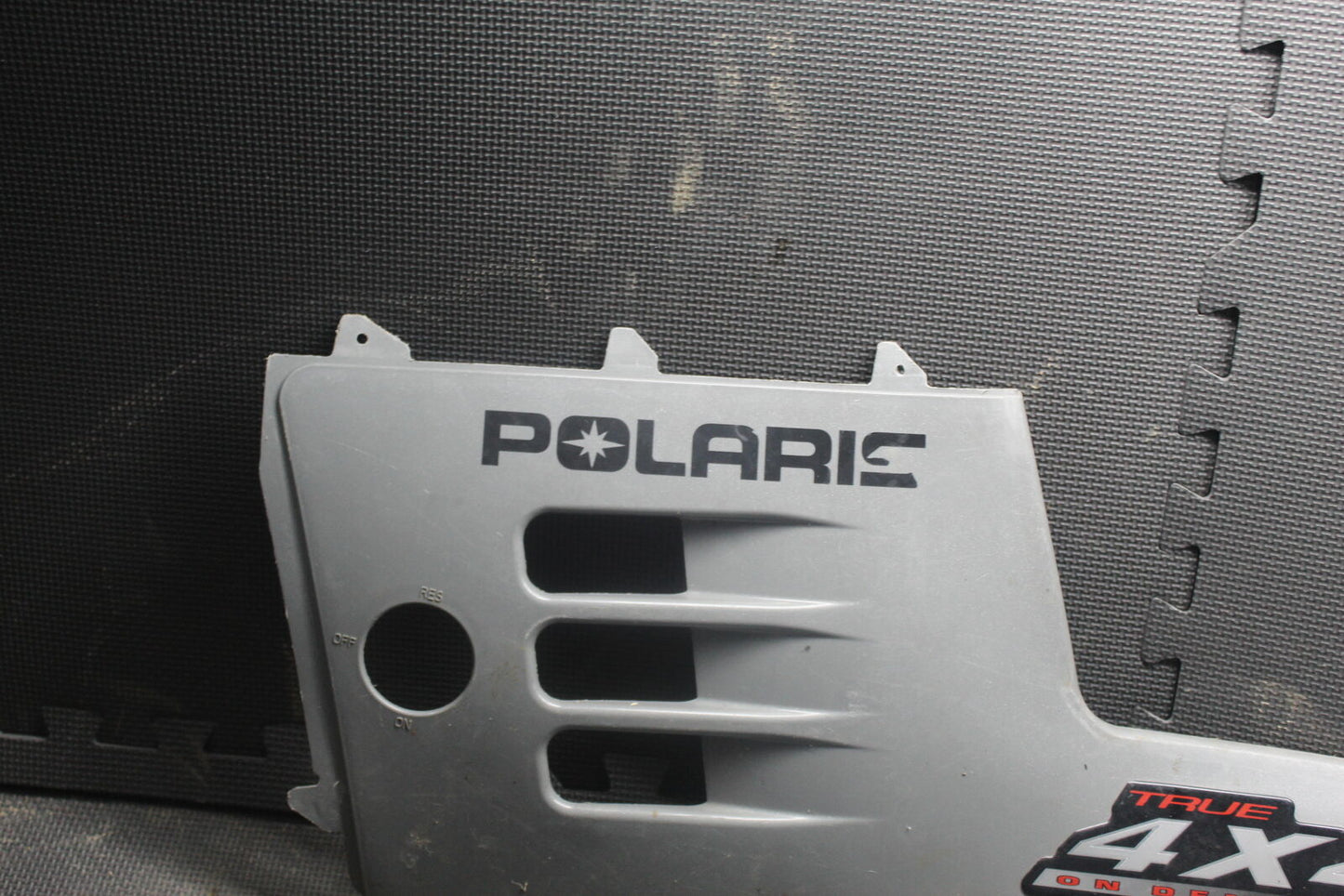 02-03 POLARIS SPORTSMAN 700 TWIN LEFT GAS TANK FUEL CELL PANEL COVER TRIM COWL 