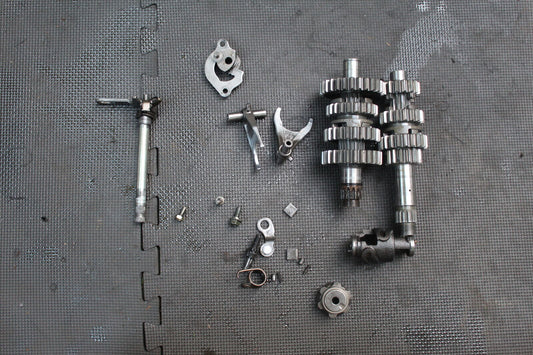 03-05 YAMAHA YZ450F ENGINE TRANSMISSION TRANNY ASSEMBLY GEARS