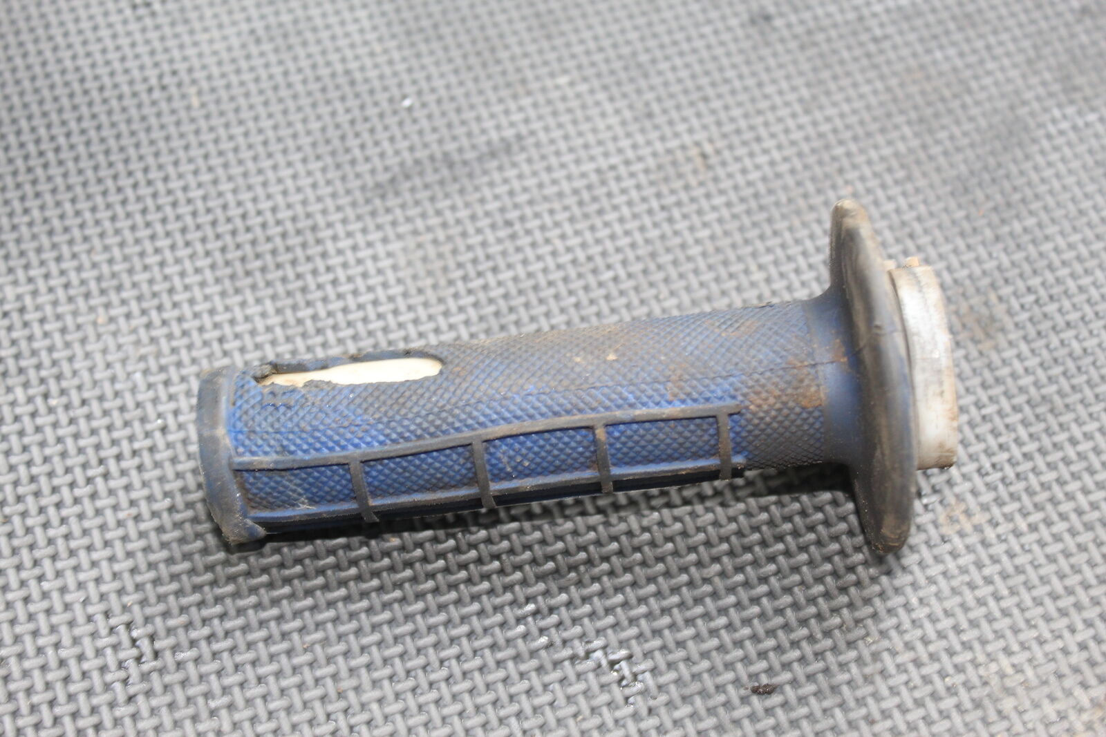 01-05 YAMAHA YZ250F YZ 250F RIGHT THROTTLE GRIP