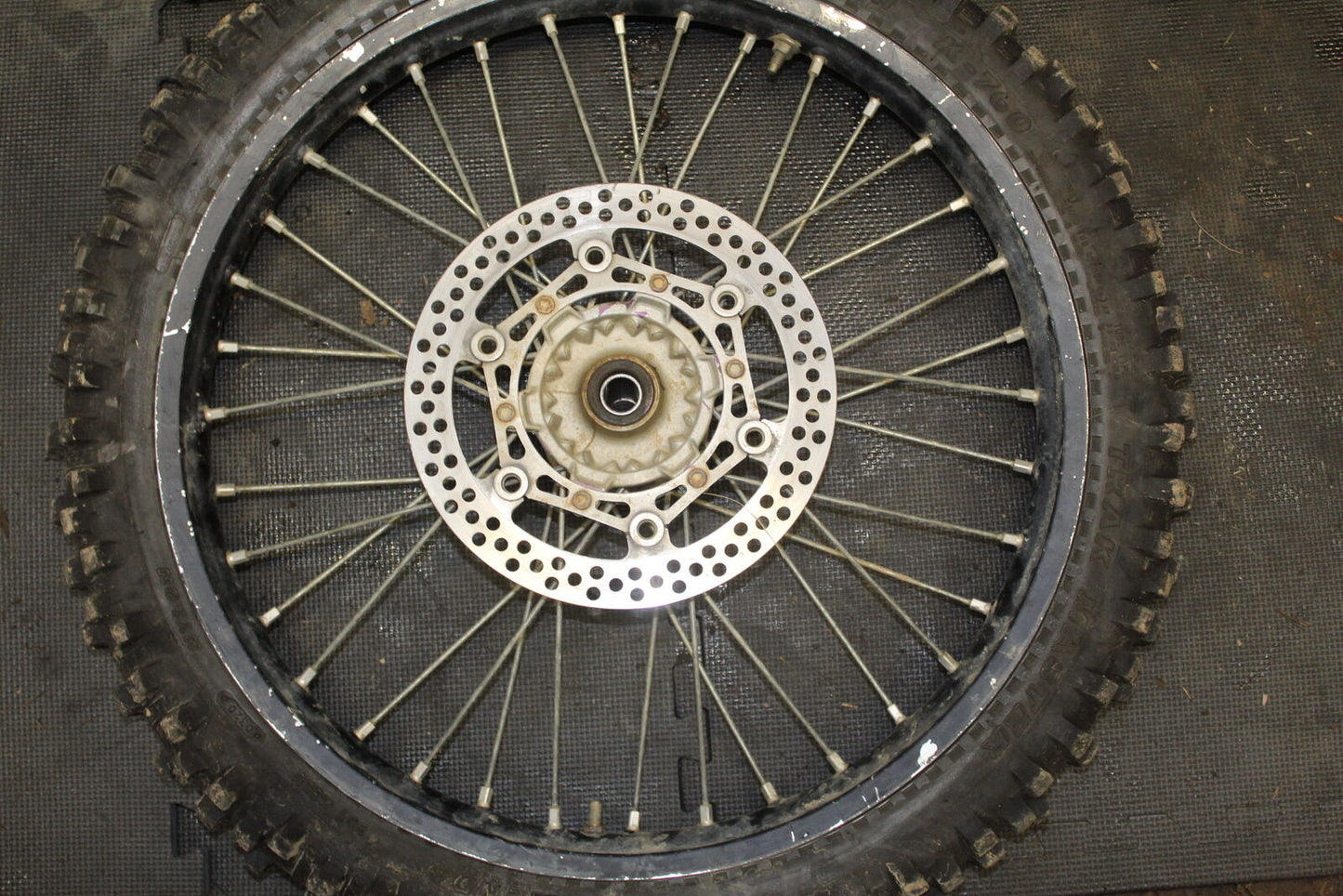 03-05 YAMAHA YZ450F FRONT WHEEL RIM TIRE KENDA NEEDS TUBE DOES NOT HOLD AIR