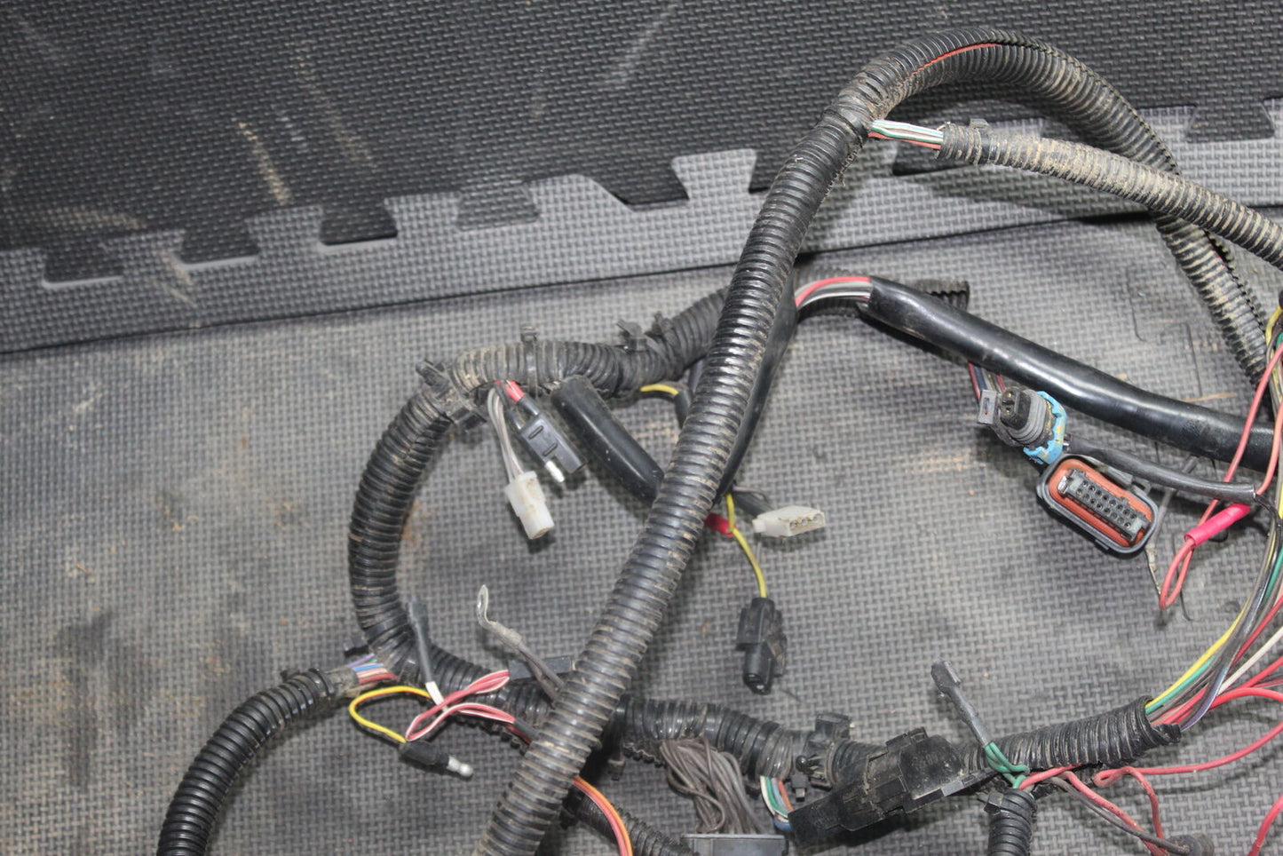 02-03 POLARIS SPORTSMAN 700 TWIN MAIN ENGINE WIRING HARNESS MOTOR WIRE LOOM