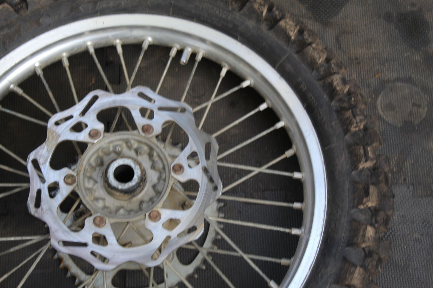 06-09 YAMAHA YZ250F REAR AXLE BACK WHEEL RIM TIRE PIRELLI NICE