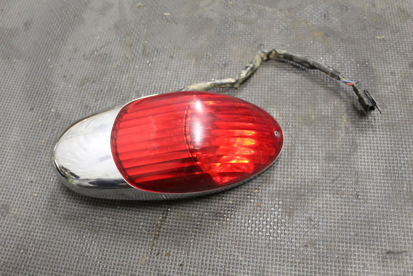 06-13 KAWASAKI VULCAN 900 CLASSIC TAILLIGHT REAR TAIL BRAKE LIGHT VN900 VN