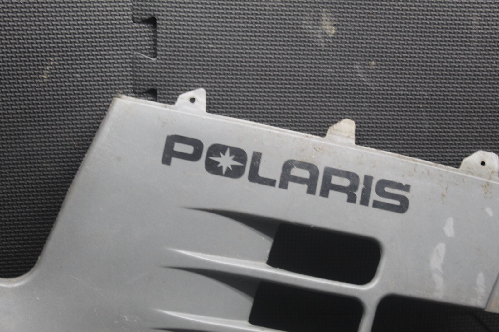 02-03 POLARIS SPORTSMAN 700 TWIN RIGHT GAS TANK FUEL CELL PANEL COVER TRIM COWL 