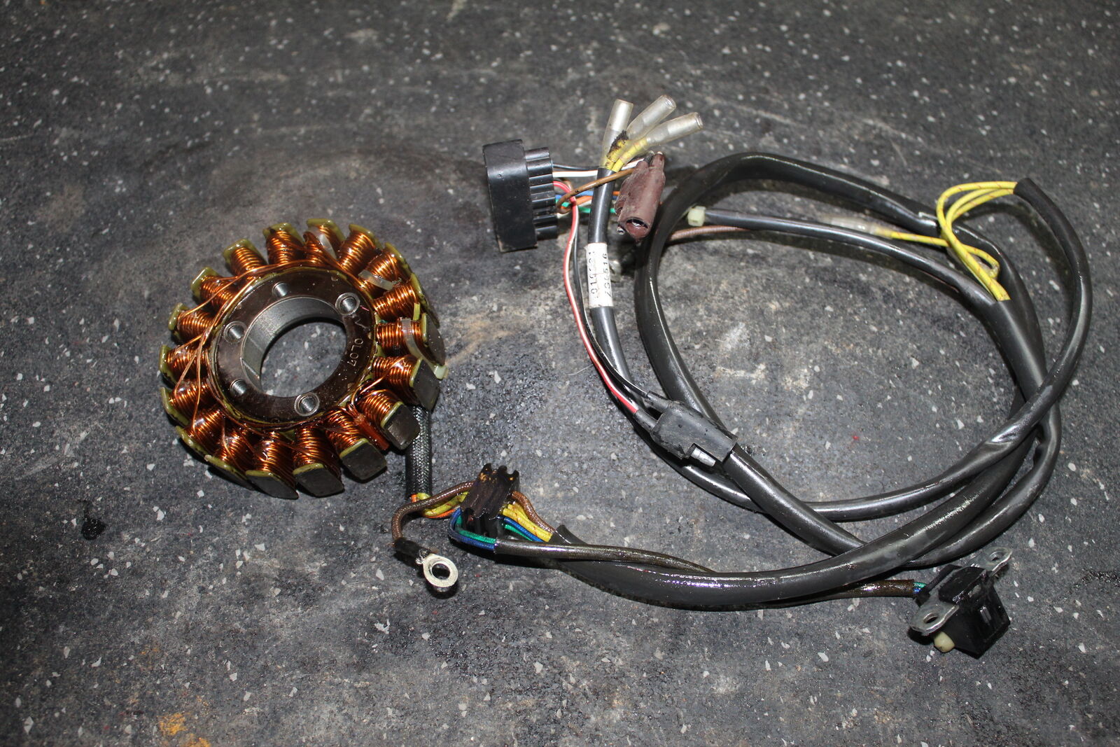 02-04 POLARIS SPORTSMAN 700 STATOR GENERATOR ALTERNATOR MAGNETO NEARLY NEW OEM