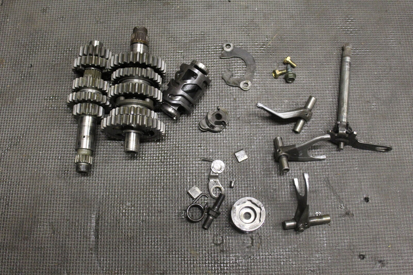 01-05 YAMAHA YZ250F YZ 250F ENGINE TRANSMISSION TRANNY ASSEMBLY GEARS