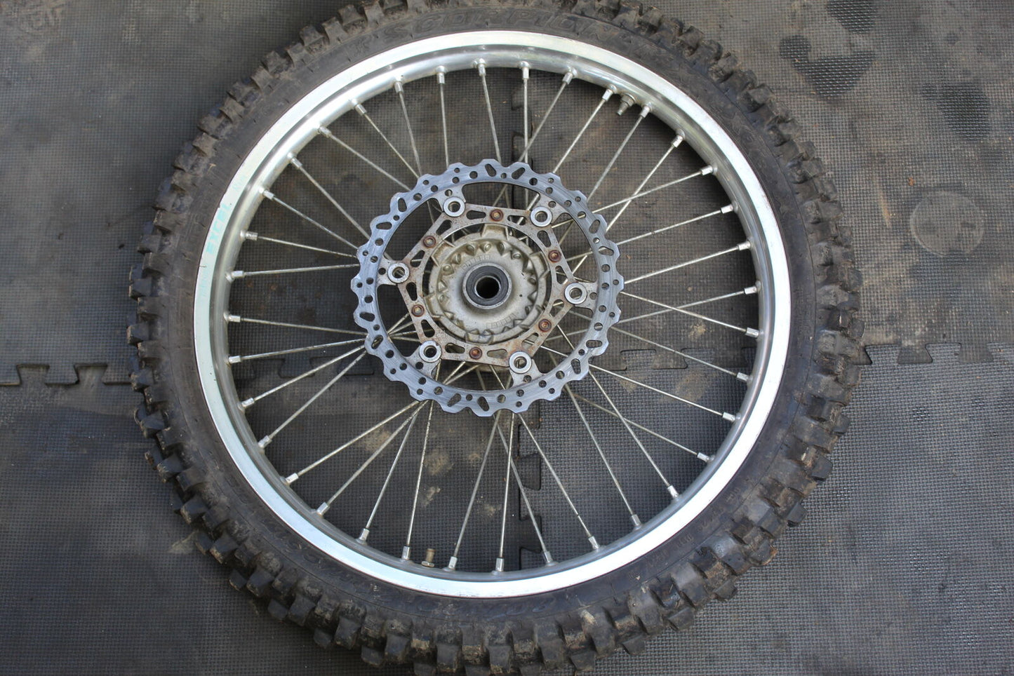 06-09 YAMAHA YZ250F FRONT WHEEL RIM AXLE TIRE PIRELLI NICE RIDEABLE 