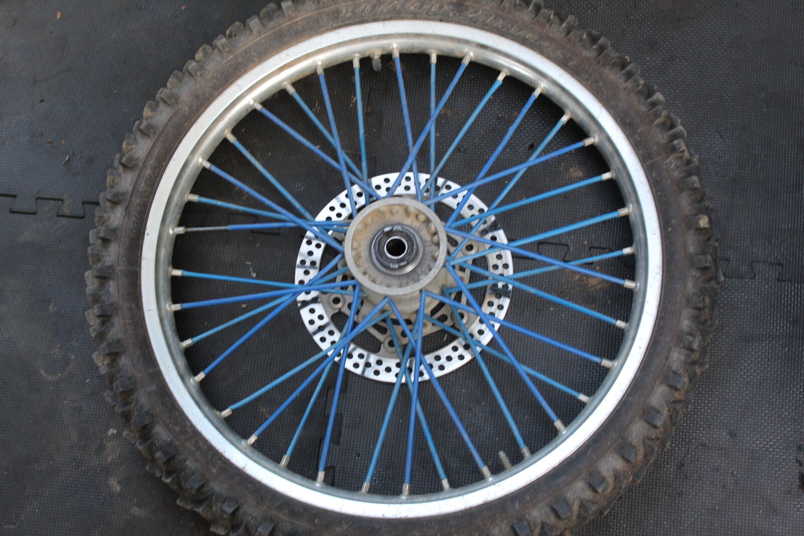 01-05 YAMAHA YZ250F YZ 250F FRONT WHEEL RIM TIRE RIDEABLE PIRELLI TIRE