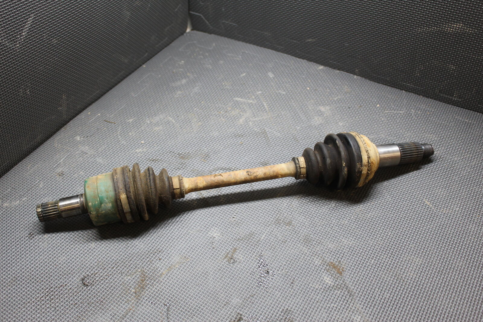 02-08 YAMAHA GRIZZLY 660 FRONT DRIVE CV AXLE PIVOT SHAFT