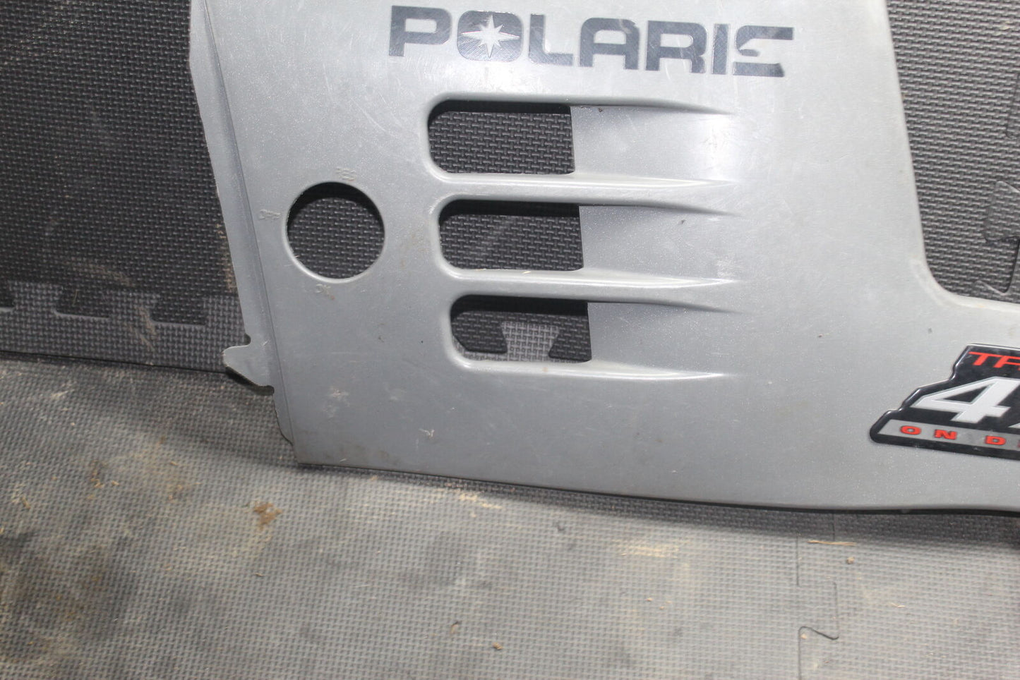 02-03 POLARIS SPORTSMAN 700 TWIN LEFT GAS TANK FUEL CELL PANEL COVER TRIM COWL 